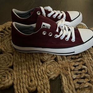 Brand New Burgundy Converse - Size 7